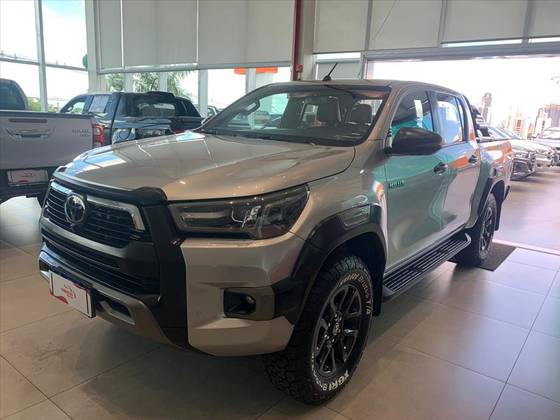 TOYOTA HILUX 2.8 D-4D TURBO DIESEL CD CONQUEST 4X4 AUTOMÁTICO